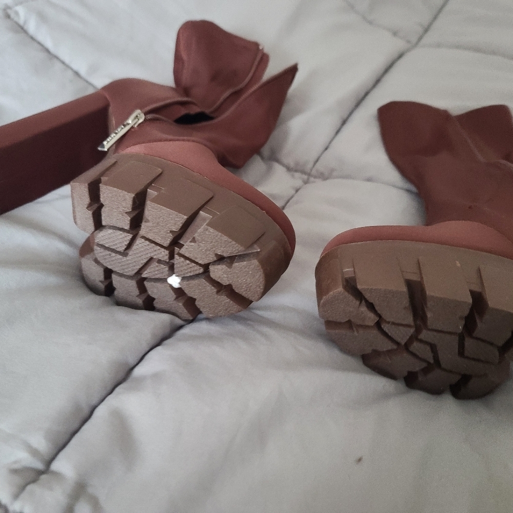 Boots - Picture 3 of 4